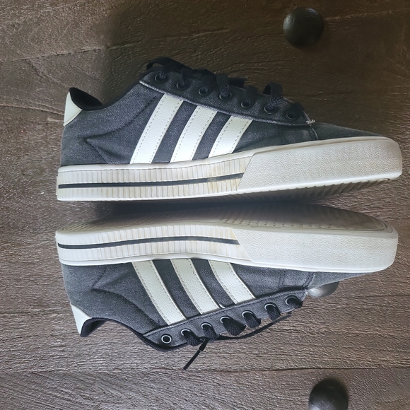 Adidas shoes - Picture 3 of 5